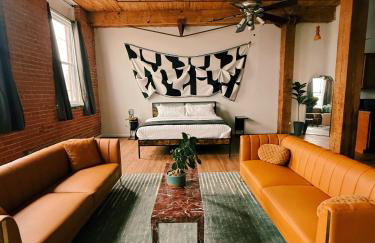 420 friendly Artsy walk Riverfront Loft King Bed - Foto 1