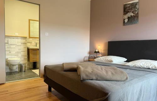 Gîte LE RABIOUZE - 4 épis, 15 pers, 22 couchages - Ancienne Bergerie rénovée, cachet d'origine conservé - Vue magnifique - Label Ecogîte - Foto 32