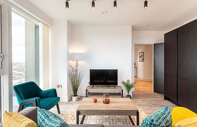 Icon Tower Flat III - Photo 10