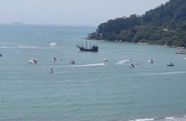 Lindo apto tudo novinho, prédio frente mar - Foto 8