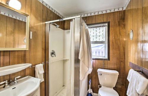 Lakefront 1930s Log Cabin with Dock and Fire Pit! - Foto 13