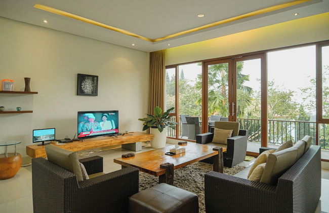 Oyama City View 4BR Villa with a Heated Pool - Photo 13