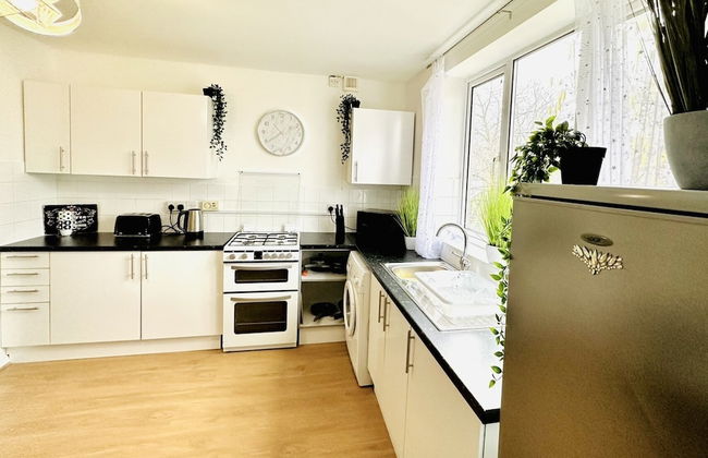 Beautiful 3-bed Apartment With Driveway Parking - Foto 15