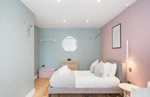 Stylish Apartment with Parking 2 Mins to Seafront - Foto 10