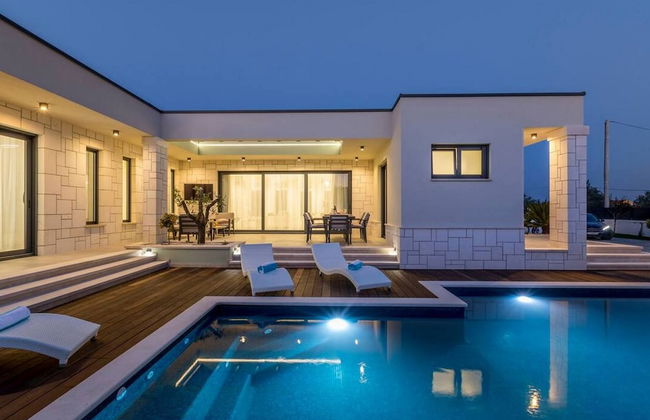 Sophisticated Oasis Residence Villa With Pool - Foto 26