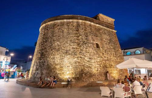 Riviera Del Sol Apartment - Photo 18