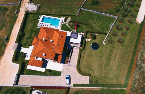 Villa Silvia for 10 people with infinity pool and large playground - Foto 3