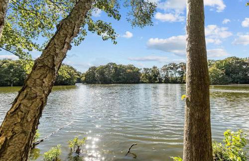 Dock, Game Room! Riverfront Retreat in Seaford - Foto 25