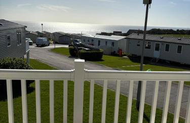 3 Bedroom, Sleep 6, Wi-Fi, Decking, Sea-View, Parking - Photo 1