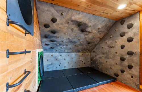 Big Time Hill Cabin with an indoor pool hot tub & great views - Foto 27