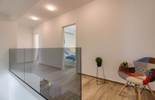 Luxury Villa with extra heated pool with hydromassage, biliard near town center and beach by WiiBuk - Foto 32