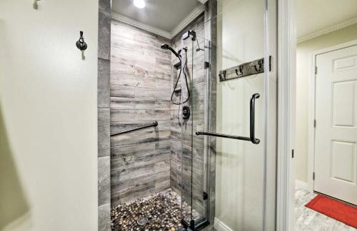 Charming Lakefront Home with Grill and Fire Pit! - Foto 20