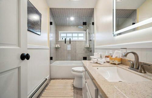 Beach Plum Cottage Steps to Beach Loft AC - Foto 19