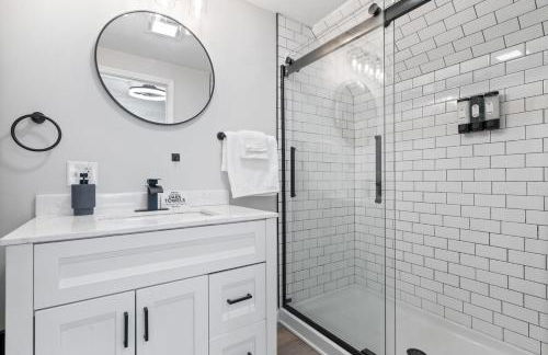 Game Room Retreat with Firepit and Gym, Sleeps 12 - Foto 30