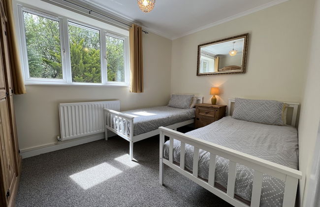 3 Bedroom Bungalow Moelfre- Private Garden,parking - Photo 3