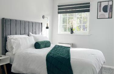 Stunning apartment in Beckton with Private Entrance - Photo 15