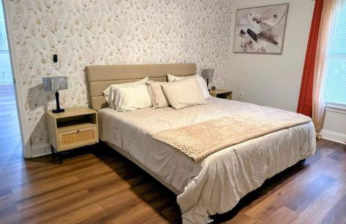 Modern 5BR with Full Kitchen, Game Room, Fenced Yard and BBQ Grill - Foto 16