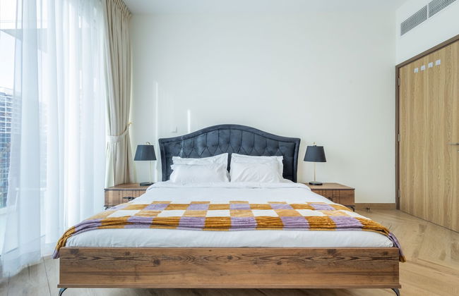 SuperHost - Chic Modern 1BR Apt Retreat with City View - Photo 2