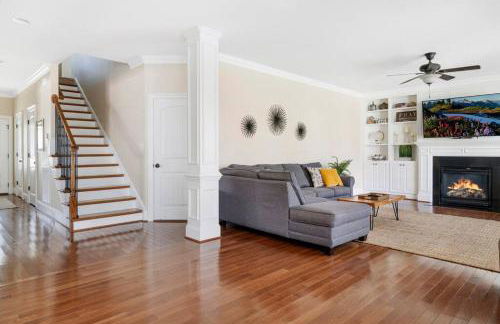 Spacious Family Getaway ~ Fire Pit~ Private Office - Foto 29