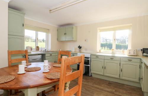 Hawksbridge Bungalow - Photo 9