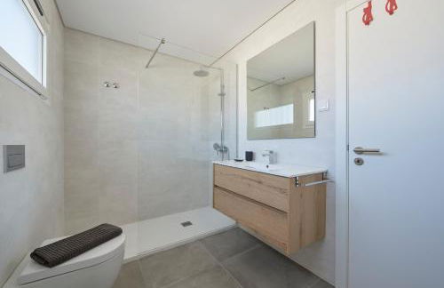 Aroeira Villa w/ Pool near Beach, By TimeCooler - Foto 50