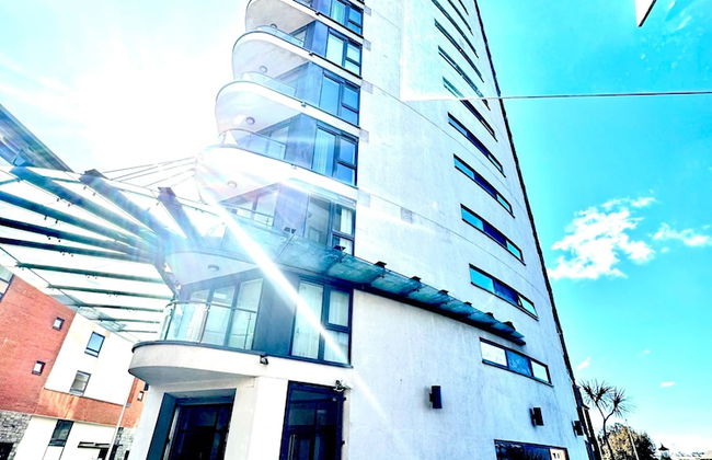 Meridian Tower Apartment in Swansea - Photo 10