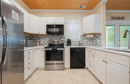 Low Country Gem with Heated Pool Games and Hot Tub - Photo 30