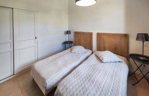 2 Bedroom Awesome Home In Saint-Laurent-De-La-Ca - Foto 20