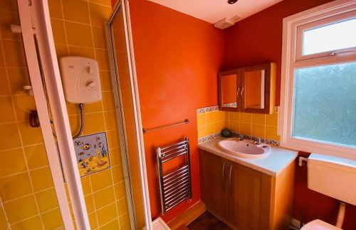 Freshwater Bay Holiday Cottages - Photo 34