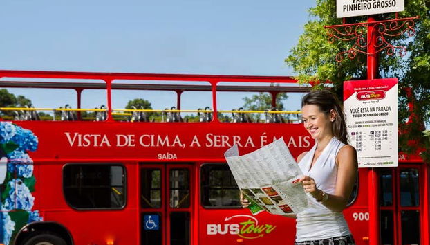 Attente du bus touristique