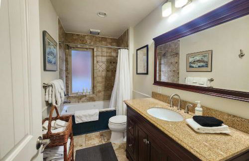 Hanging Glacier Chalet - Photo 42