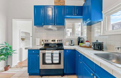 Sojourn Classic DC Rowhouse with Parking - Foto 6