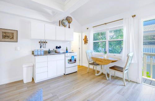 Newly remodeled 8-steps to sand path of Beach! - Foto 80