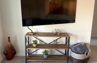 Comfy Casual 2 bed 2 bath condo - Photo 6