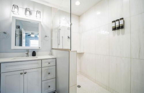 Spacious 3BR Lakefront Cottage with Stunning Views - Foto 18