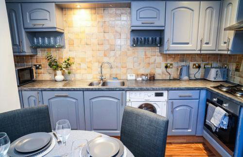 Stylish Townhouse in Leamington with parking - Foto 15