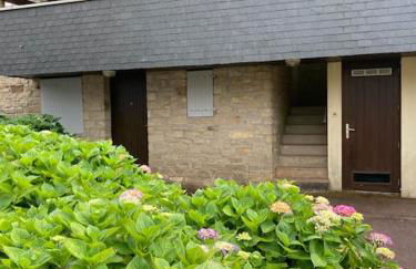 TY REFUGE 2 à 4 vacanciers Terrasse Plages et Commerces à pied Parking - Foto 26