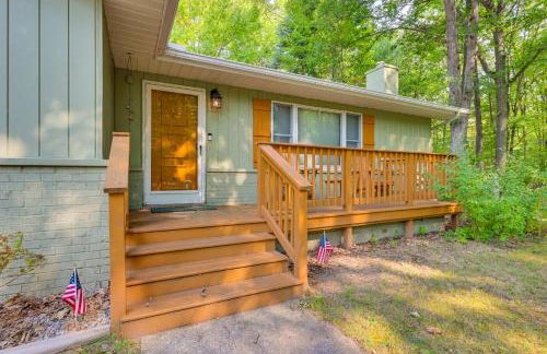 Houghton Lake Cottage Escape with Patio! - Foto 32
