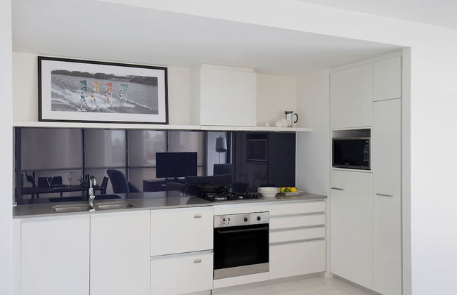 Mantra Circle on Cavill - Photo 38