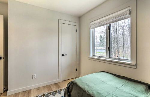 Modern Hideaway with Deck and State Forest Access - Foto 45