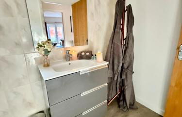 Romantic Luxury Cabin & Hot Tub near New Forest Dorset - Photo 40