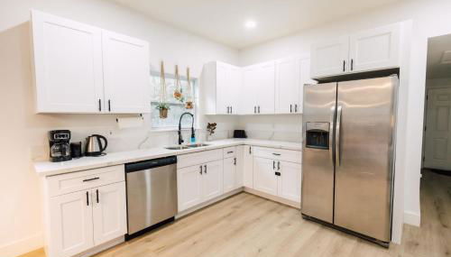 The Little Blue House - 1 King & 3 Queen beds - Foto 5