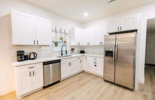 The Little Blue House - 1 King & 3 Queen beds - Foto 5