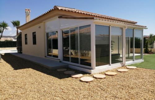 Villa - Sleeps 4 - Pool - Patio - Parking - Foto 1