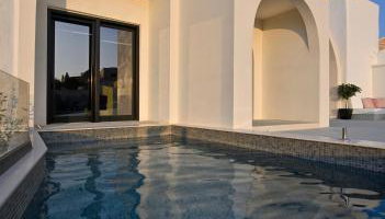 Artium Villa with Outdoor Pool hosted by K&K - Foto 2