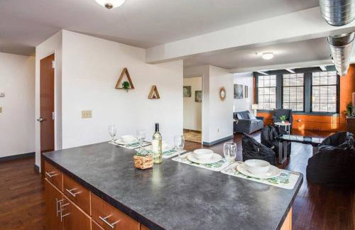 Centric Modern Loft w/ King Beds & Smart GameTable - Foto 14