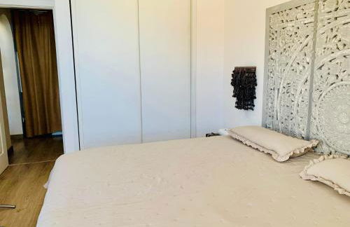 Private apartment with stunning ocean views and sunset. - Photo 18