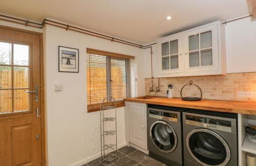 Little Foxes - Photo 14