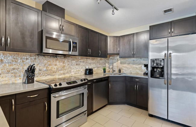 Modern DT Condo Balcony Parking Gym Hot Tub - Foto 23