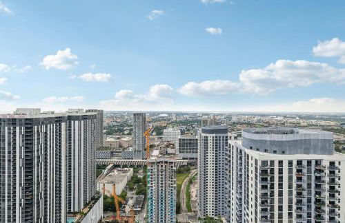 Stunning Lux 2 Bed 2 Bath with Panoramic View from Balcony - Foto 67